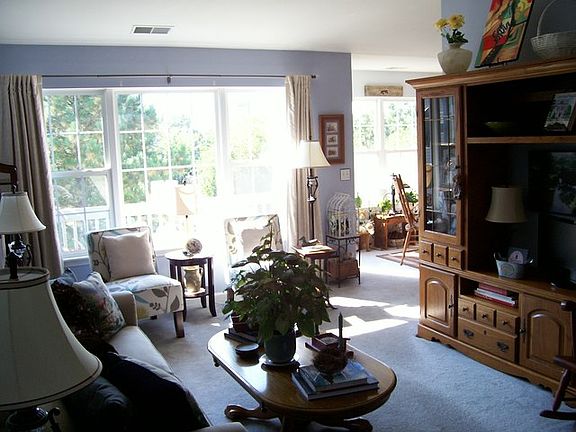 3rd image of 1053 N Village Dr Unit 3