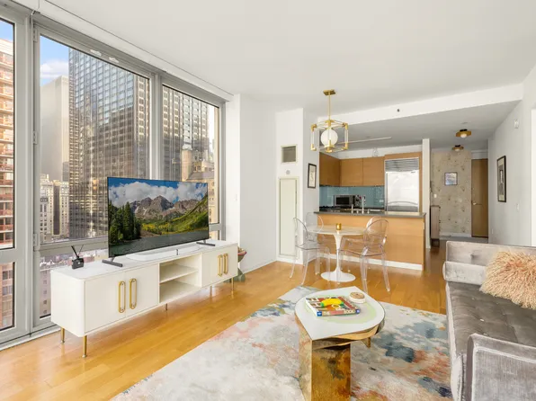 310 West 52nd Street image 2 of 7