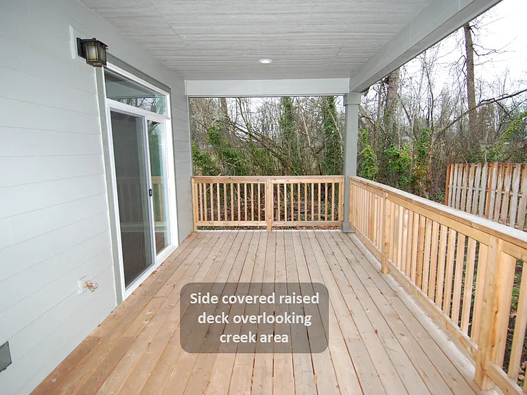 255 NW Douglas St — Photo 25