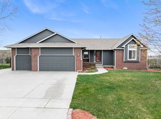 715 E Rolling View Dr, Valley Center, KS 67147