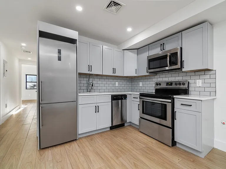 1066 Hancock St #1 — Photo 6