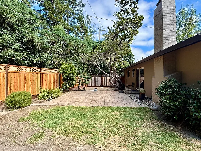 390 Howard Dr — Photo 19