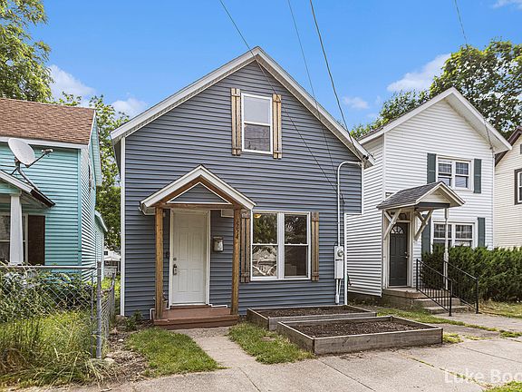 2nd image of 554 Pine Ave NW