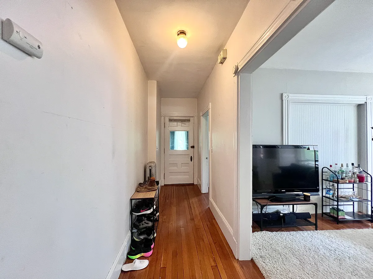 Building Photo - 28 Atherton Rd #1