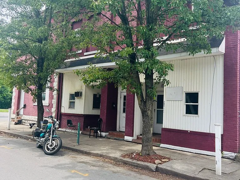 201 N Cedar St — Photo 1