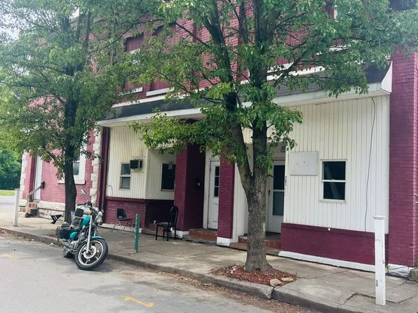 15 E Cherry St, 201 N Cedar St APT 6, New Castle, PA 16102