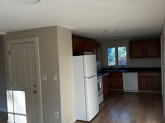 5th image of 659 Mechanic St Floor 2