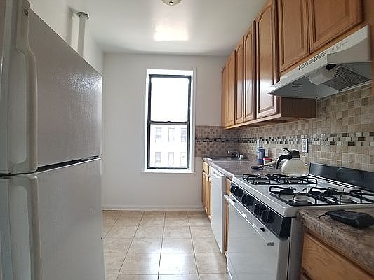2nd image of 334 Montgomery St #8C