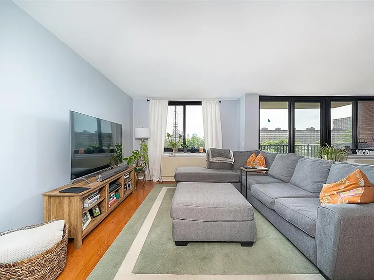 700 Grove St #6M — Photo 4