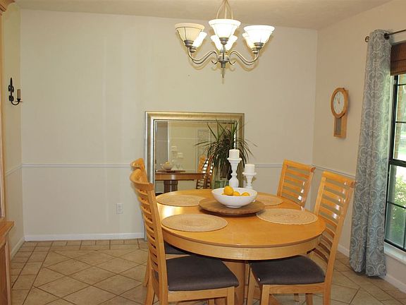 4th image of 307 Joy Dr