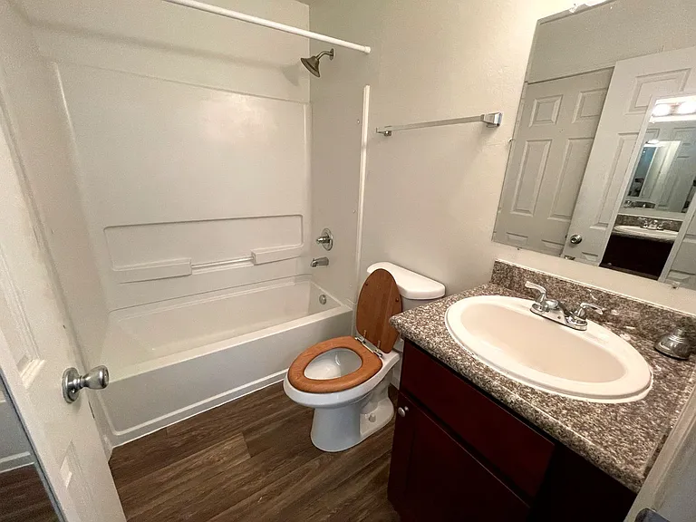 Fantastic 1 Bedroom Apartment in St Johns with Updated Kitchen — Photo 10
