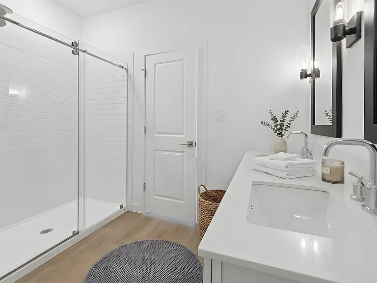 698 Daniels Lake Ln — Photo 23