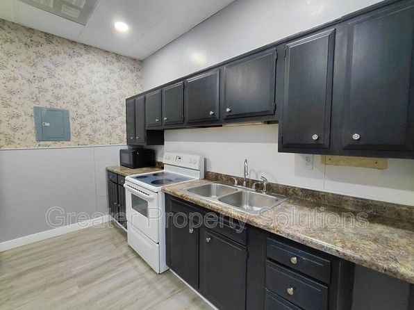 416 1/2 W Commercial Ave #3