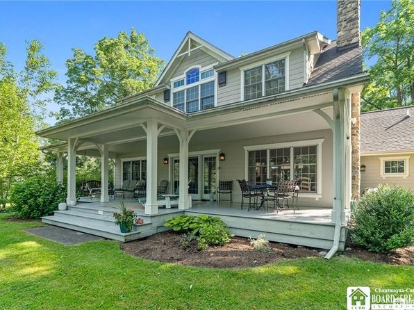 240 1/2 Lakeside Dr, Bemus Point, NY 14712
