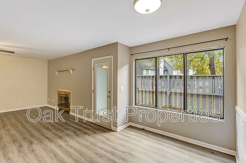 2 bed, 2.5 bath, 1286 sqft, $1,700 — Photo 4