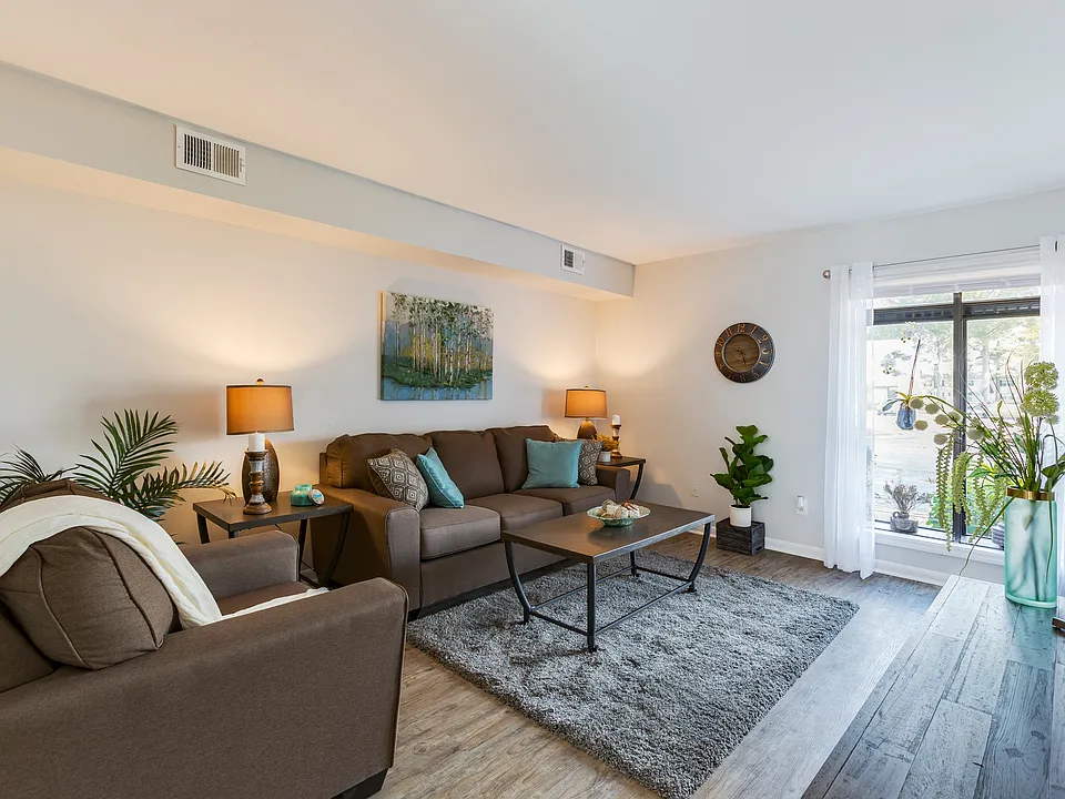 Lakeview Apartments & Townhomes