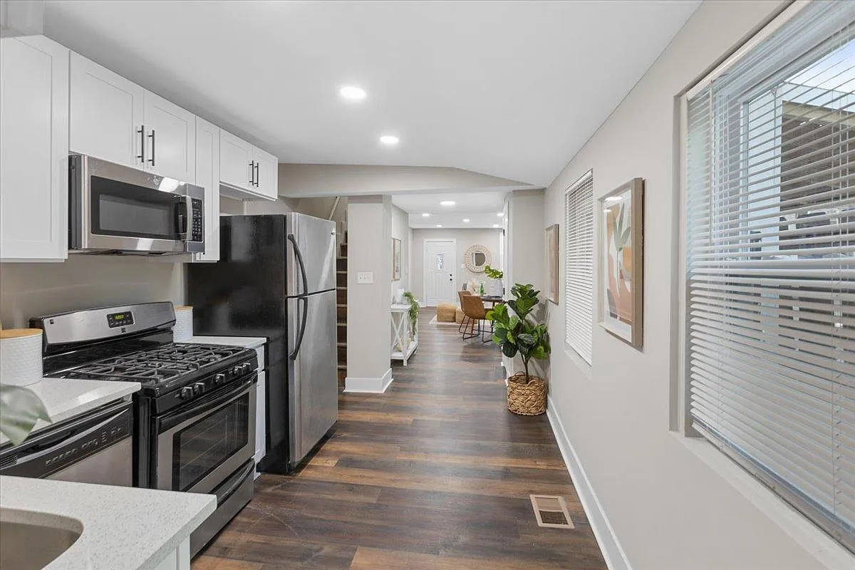 4 bed, 1700 sqft, $1,695 — Photo 3
