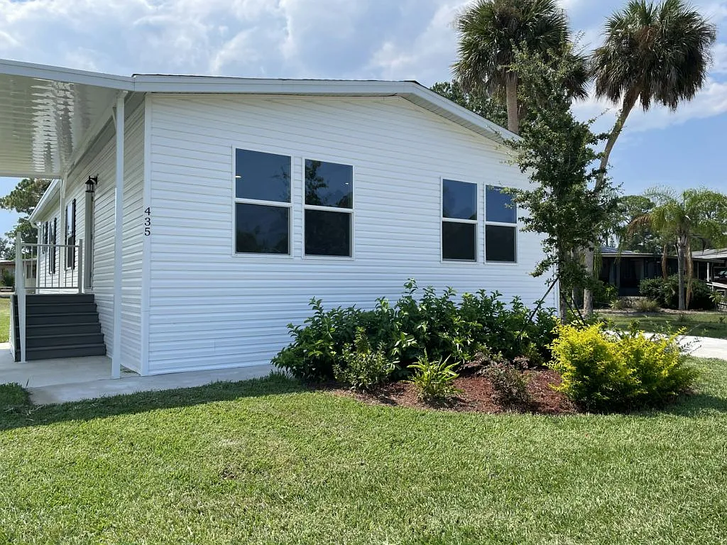 3 bed, 2.0 bath, 1456 sqft, $1,499 — Photo 1