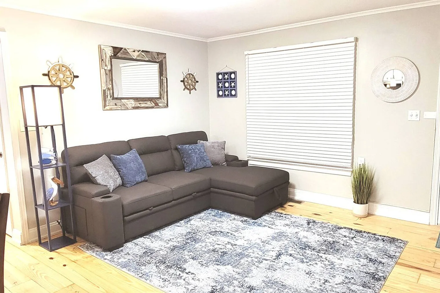 2 bed, 1.0 bath, 710 sqft, $4,680 — Photo 2