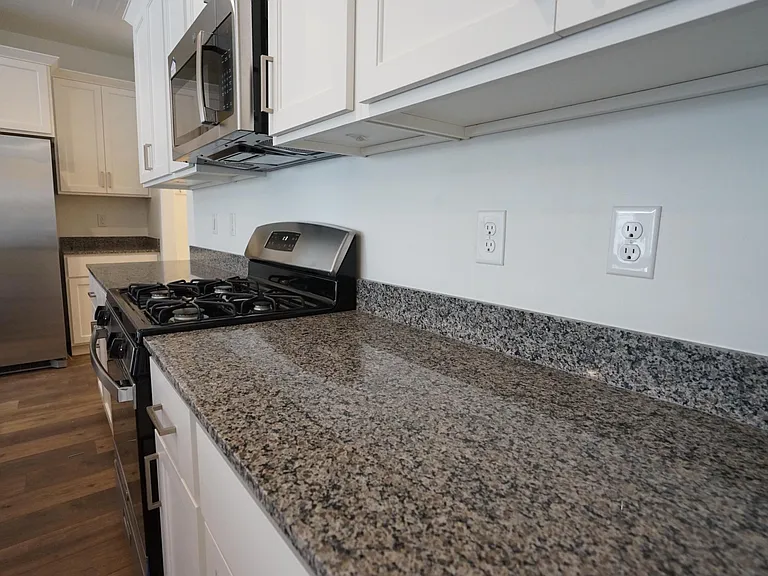 1006 S 200 E — Photo 2