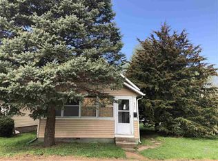 2342 Dunham St, Clinton, IA 52732