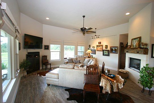 4th image of 859 Premier View Dr