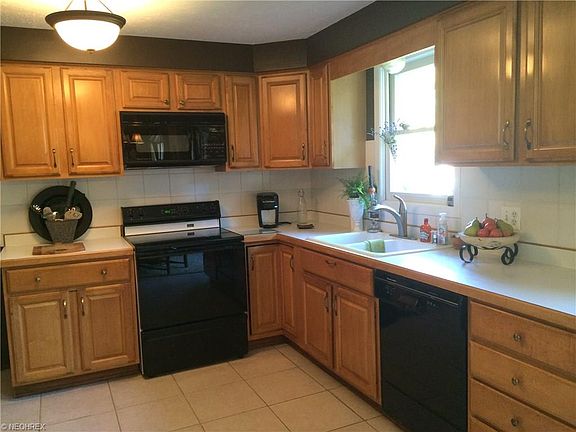 5th image of 8411 Kellydale St NW