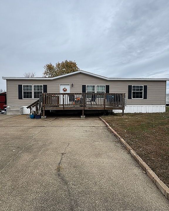 1st image of 2400 Saw Grass Dr