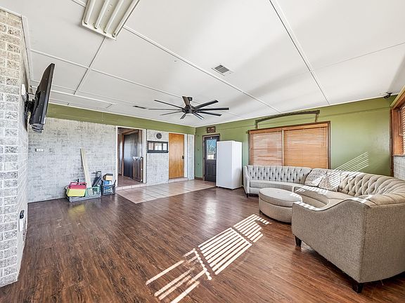 3rd image of 1335 Chapel Hill Rd