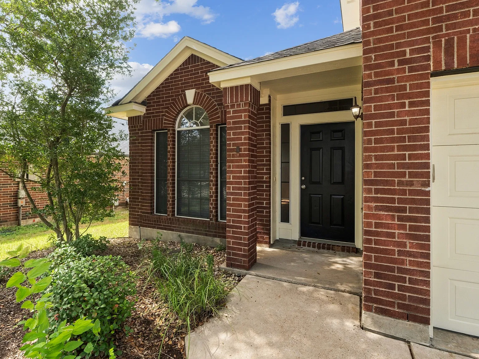 4 bed, 2.5 bath, 2075 sqft, $2,095 — Photo 4