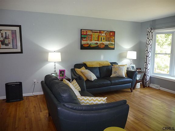 5th image of 10 Pine Tree Pl