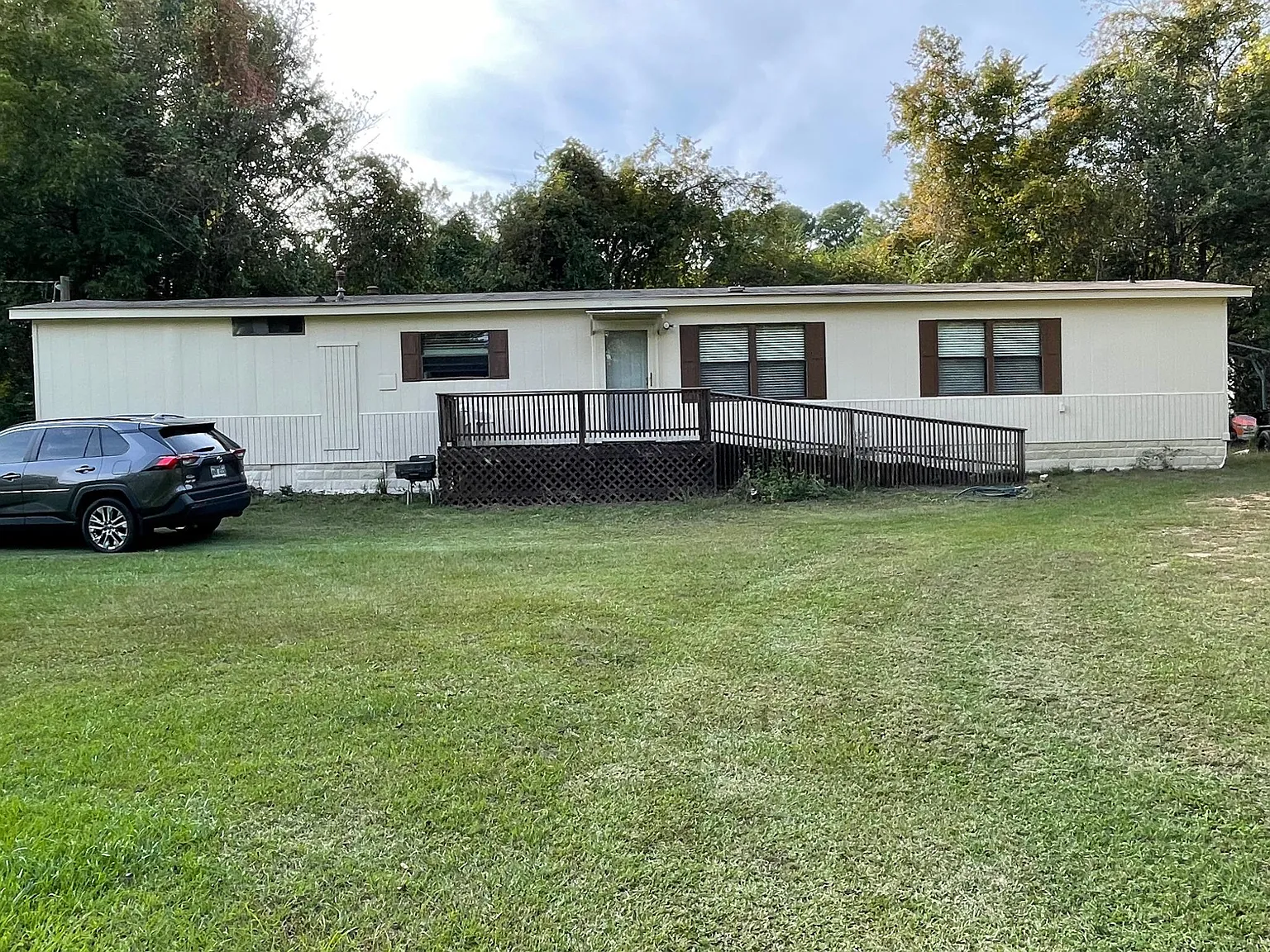E Columbia, Magnolia — Photo 1