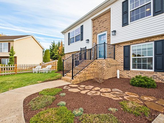 5th image of 190 Clara Ct