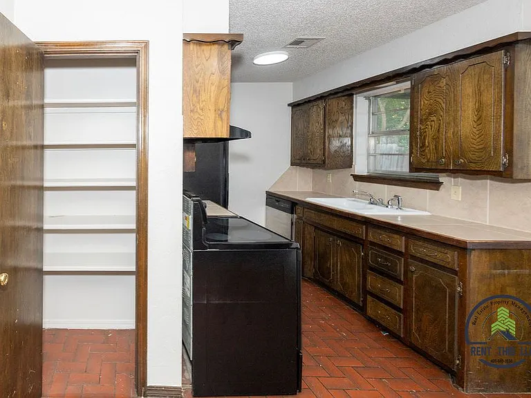 412 N I St — Photo 7