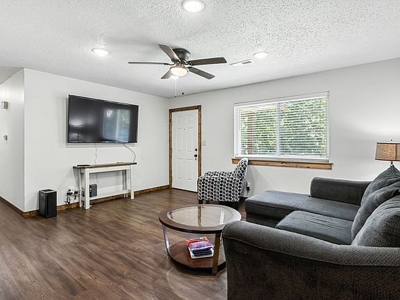 5th image of 49 E Valley Dr