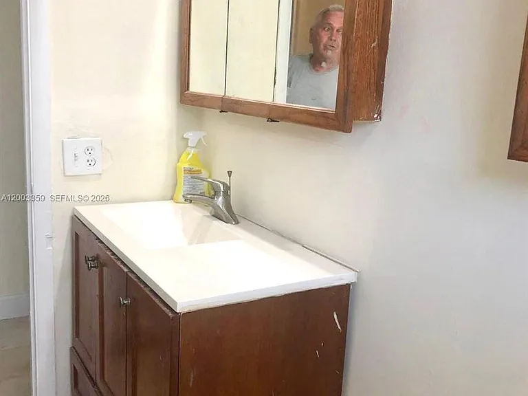 4900 SW 36th Ct — Photo 10