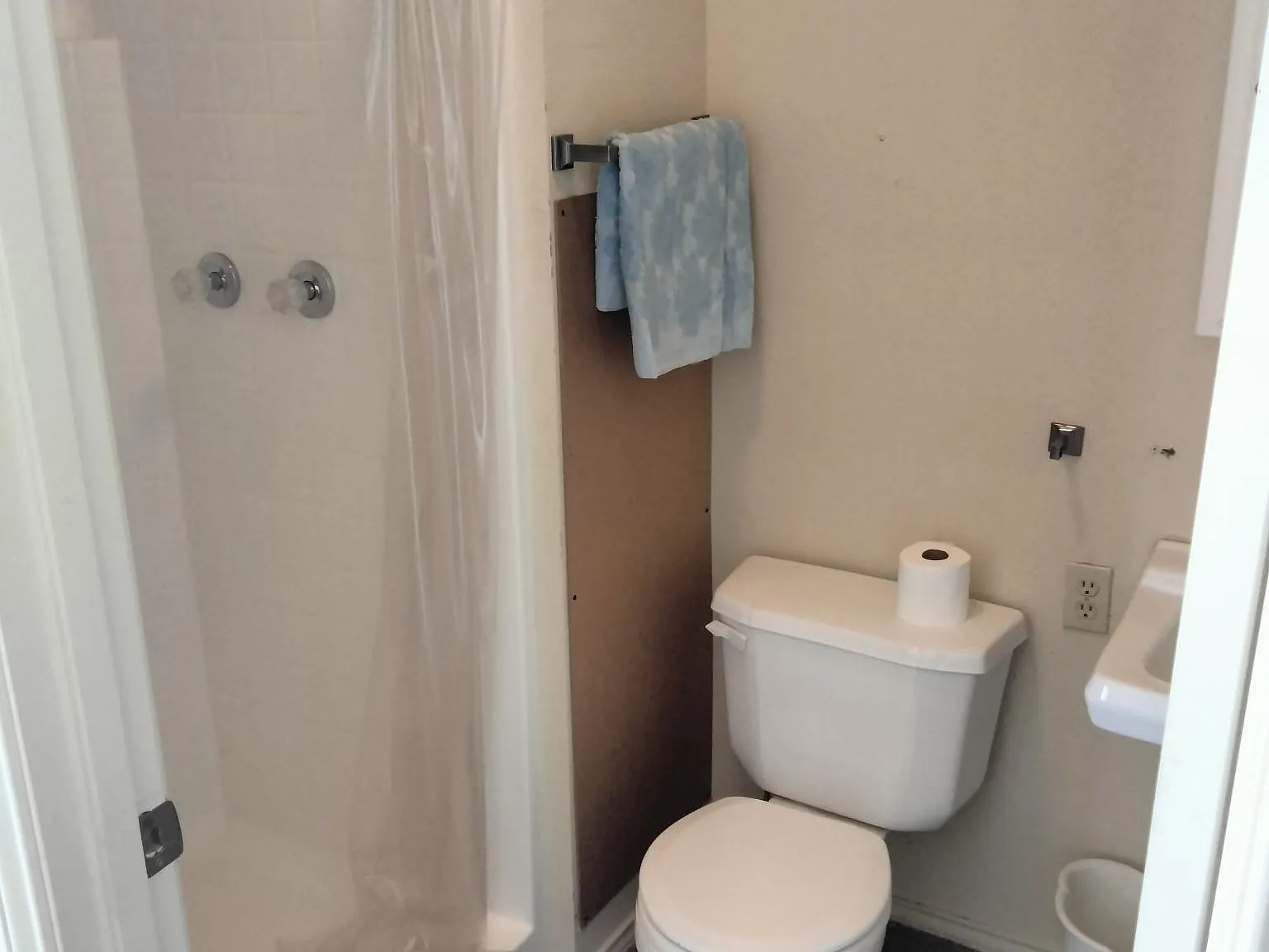 Studio, 330 sqft, $330 — Photo 3