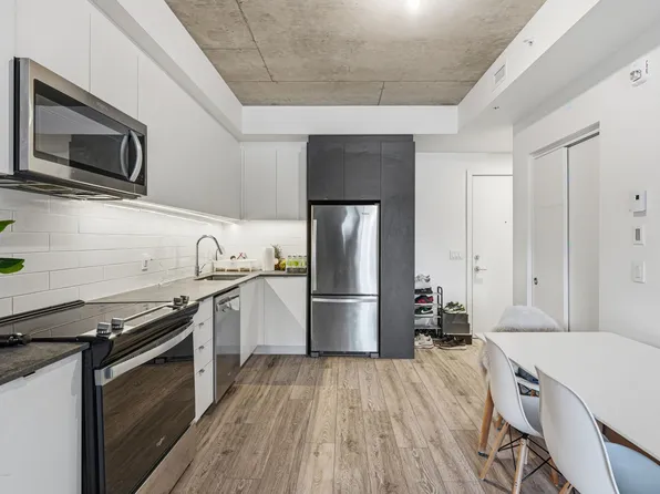 9250 Avenue Dubuisson #213, Montreal, QC H3C 0Y1