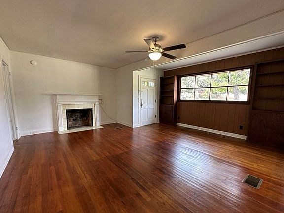 3rd image of 2216 McCarter Ave