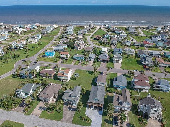 3rd image of 13610 Pirates Beach Blvd