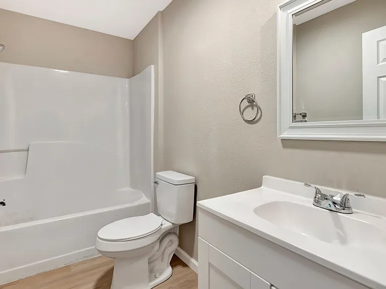Creekside Apartments — Photo 16