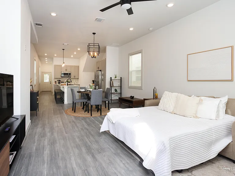 1727 E Crockett St — Photo 13
