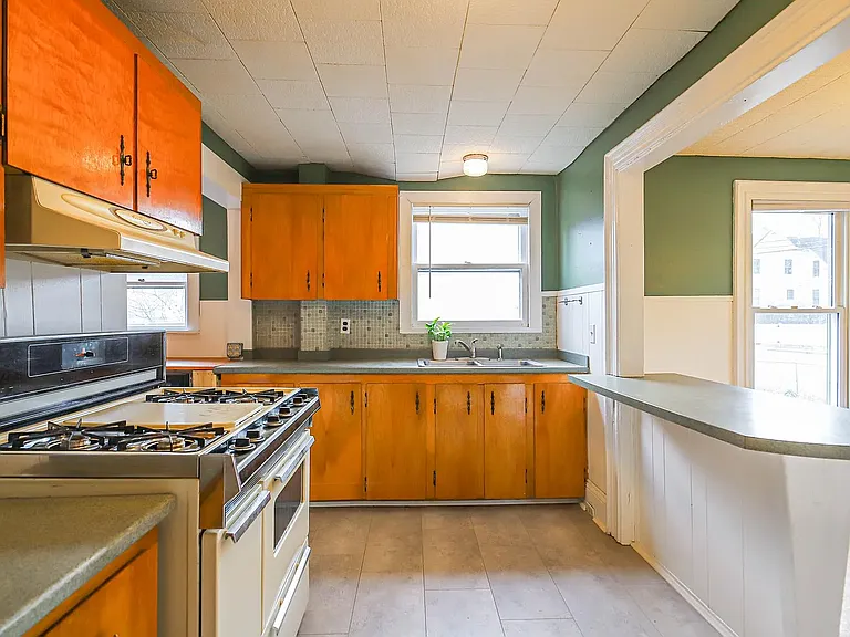 376 Preble St #1 — Photo 9