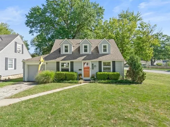7845 Summit St, Kansas City, MO 64114