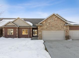 4252 Walnut Peak Ln, Clive, IA 50325