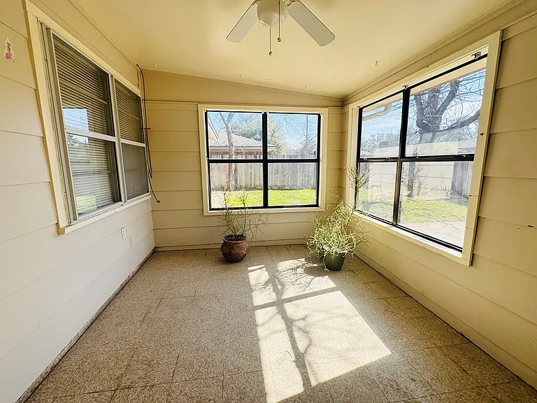 3219 Tanglewood Dr — Photo 13