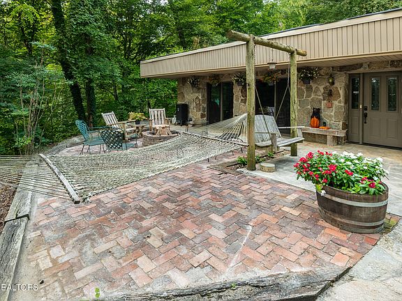 3rd image of 230 Comb Ridge Rd