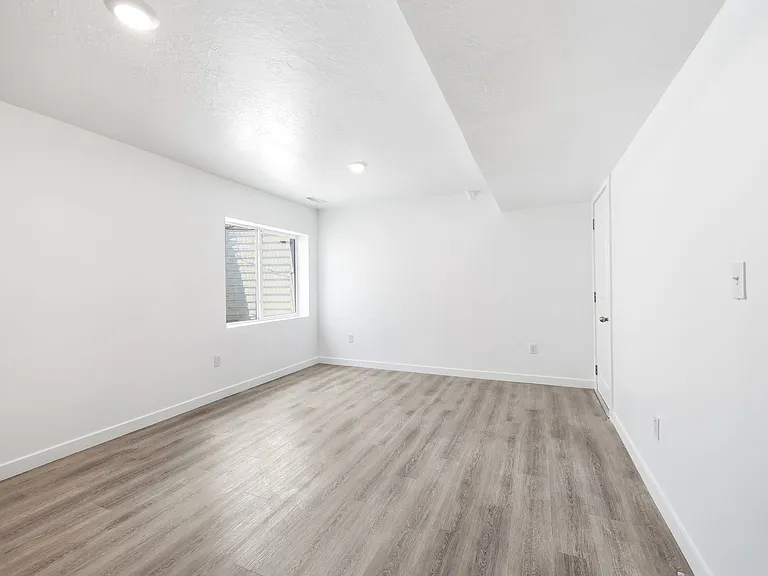 153 W Silver Springs Dr — Photo 23