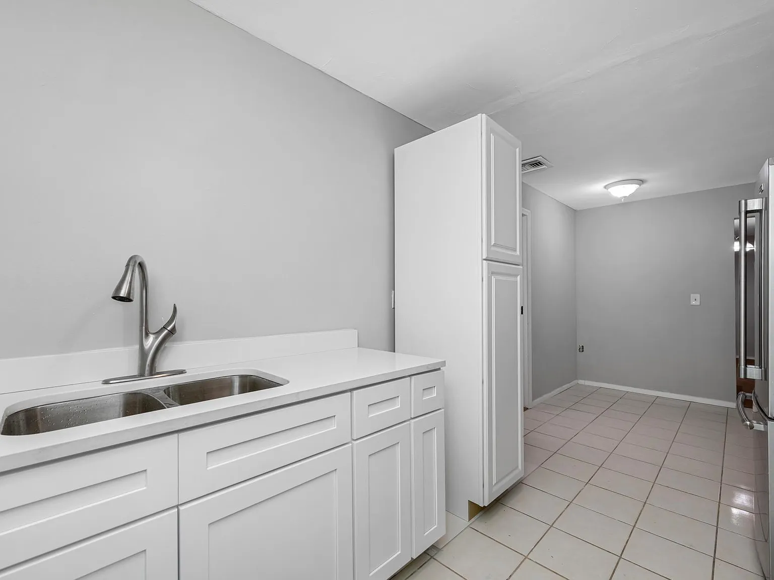4 bed, 3.0 bath, 2000 sqft, $724 — Photo 4