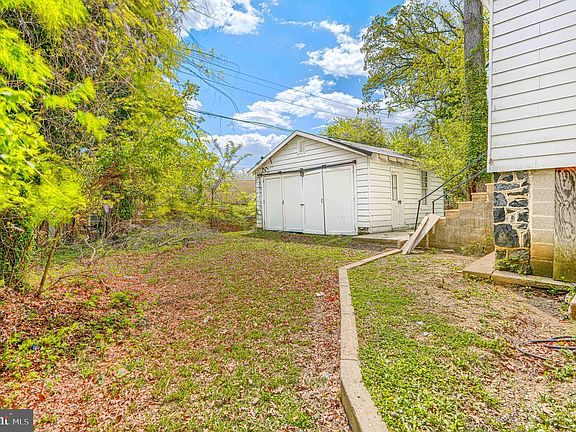 3rd image of 3213 Vickers Rd #1